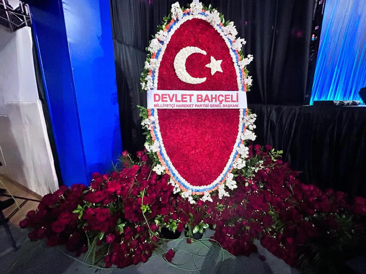 Devlet Bahçeli’den AK Parti Kongresine Anlamlı Hediye