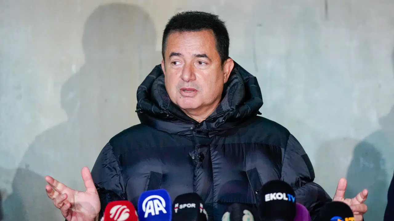 Acun Ilıcalı'dan Yabancı Hakem Yorumu Arı Kovanına Çomağı Soktuk