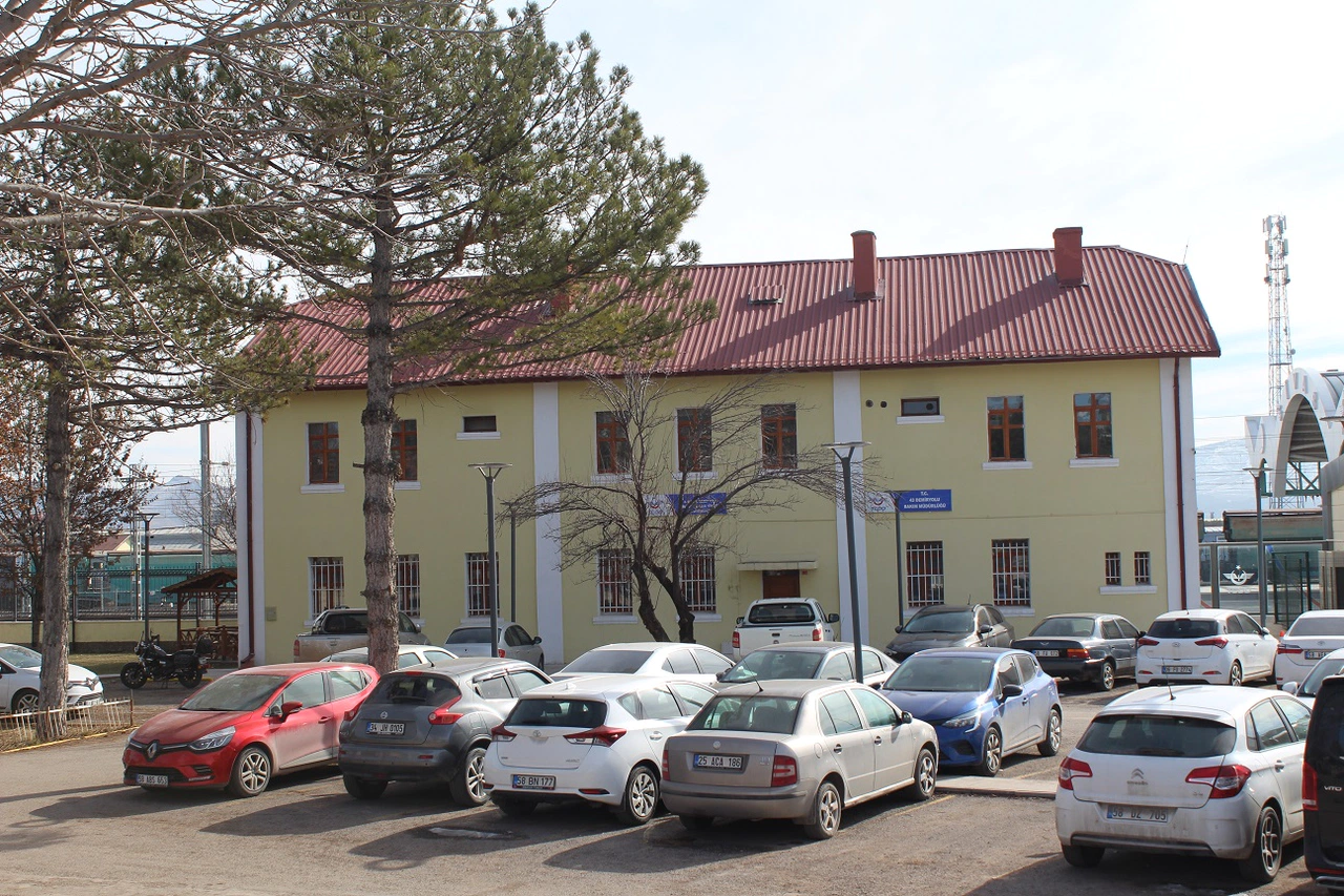 Sivas YHT Otoparkı'nda Yetersizlik Değil, Düzensizlik Hakim