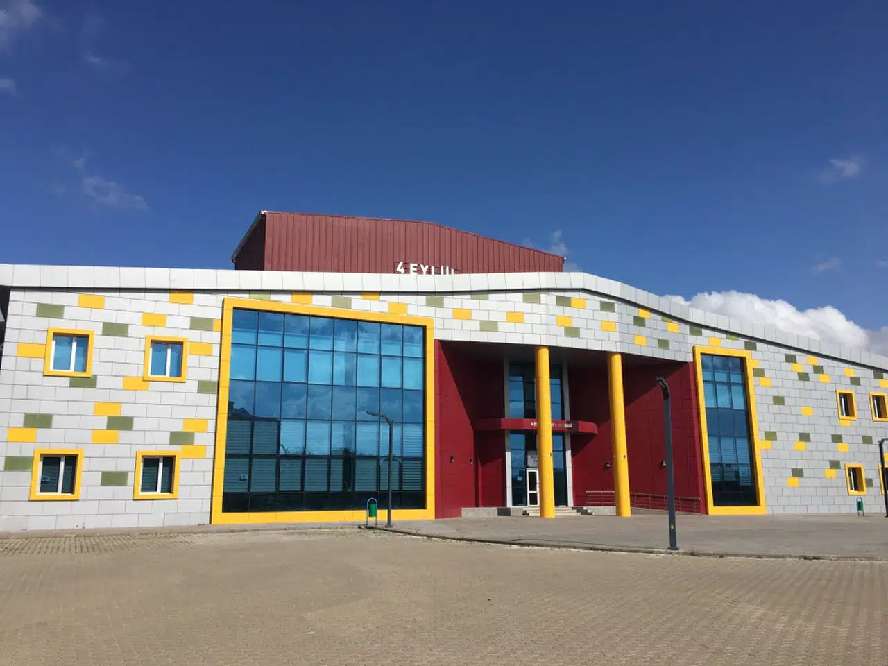 "Kırmızı Elma" sahne gösterisi Sivas'ta izleyiciyle buluşuyor