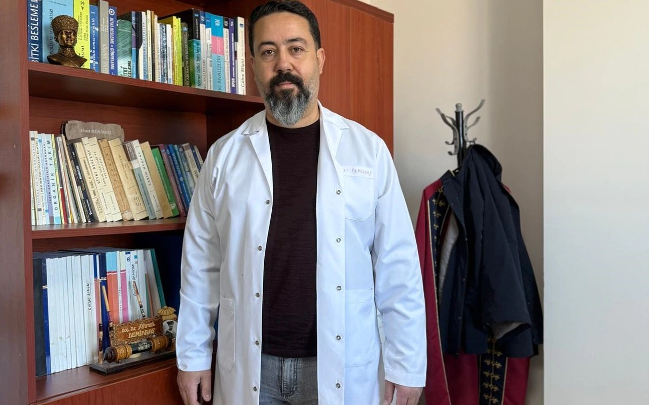 Sivas CÜ Akademisyeninden İki Önemli Başarı