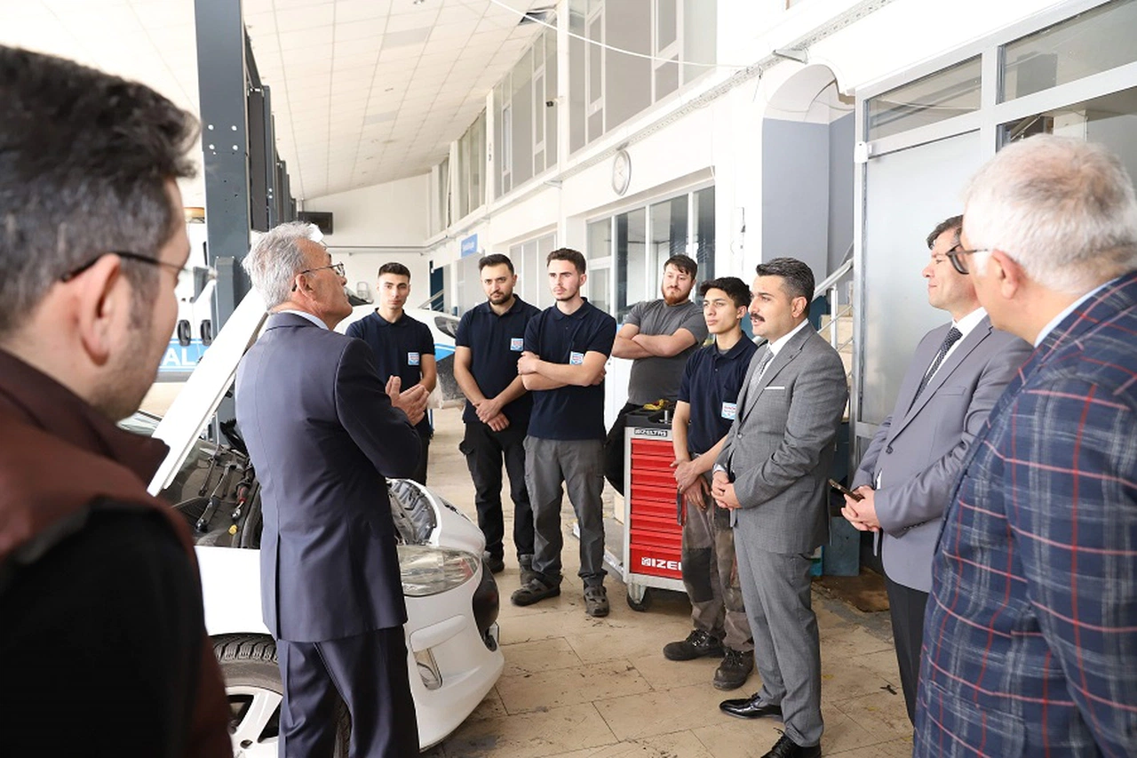 2 bin 867 öğrenci işletmelerde çalışıyor