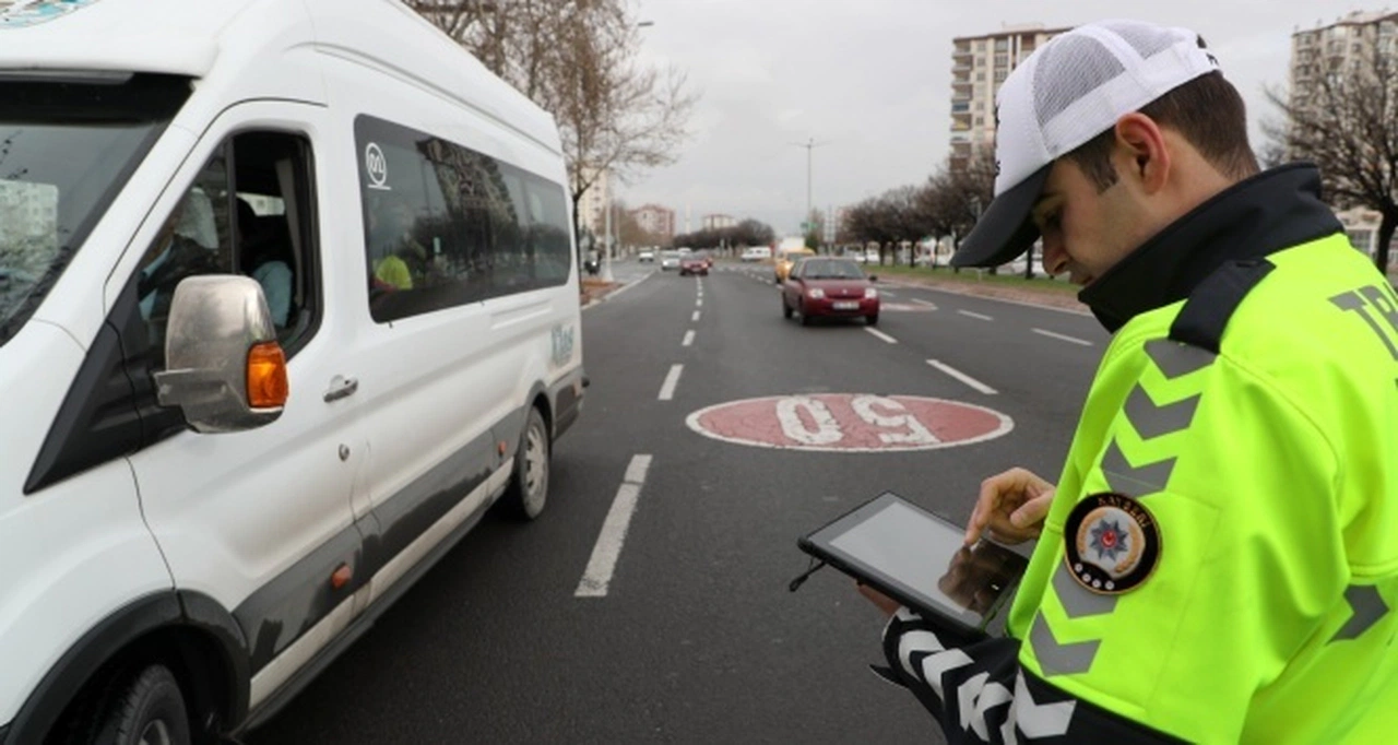 Sivas'ta Trafik Denetimleri: 407 Bin 569 TL Para Cezası Kesildi