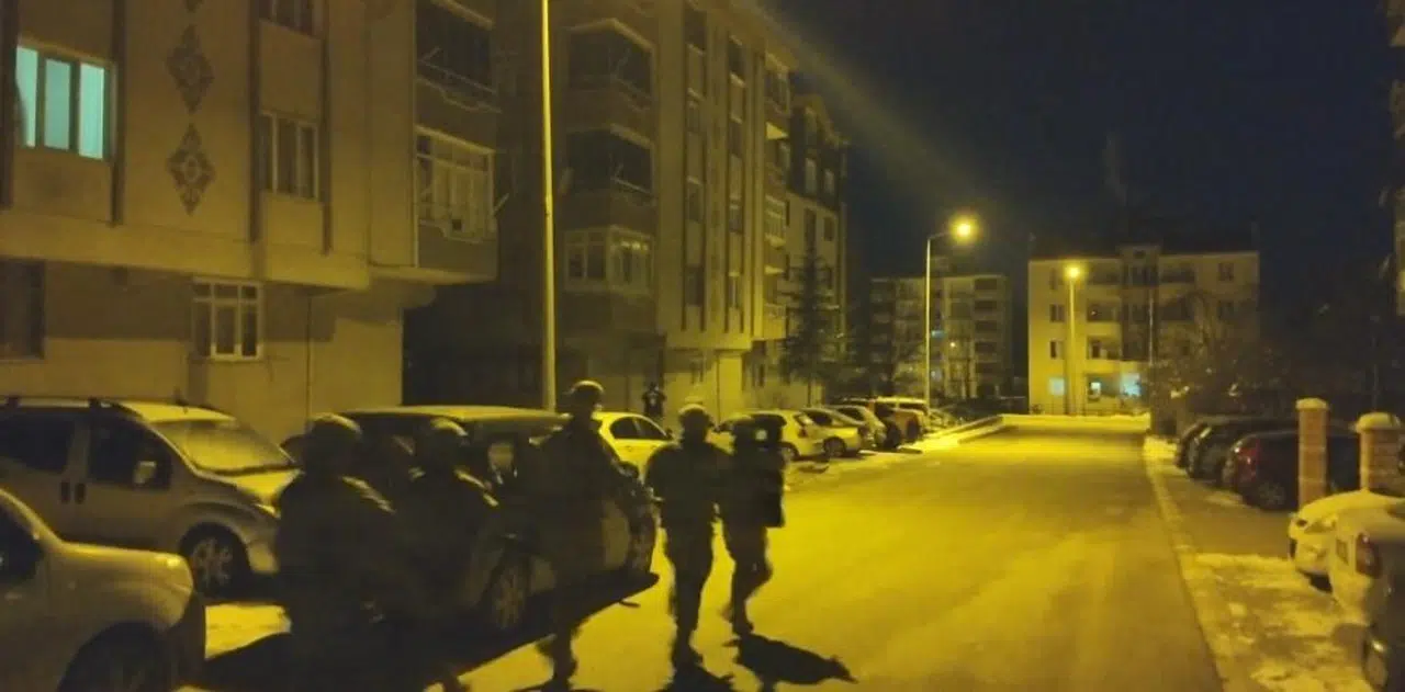 Siber Dolandırıcılık Operasyonunda 12 Şüpheli Yakalandı