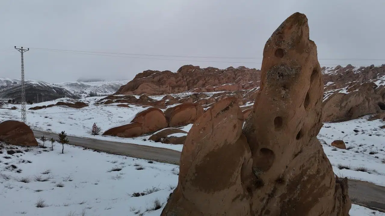 Sivas'taki Mars'a Kar Yağdı