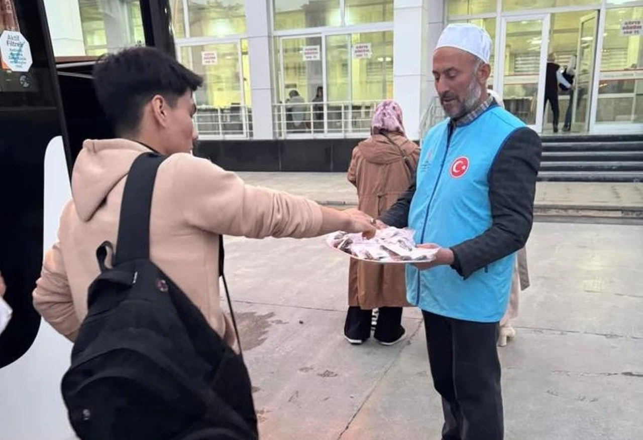 Sivas’ta Yolculara Ramazan İkramı