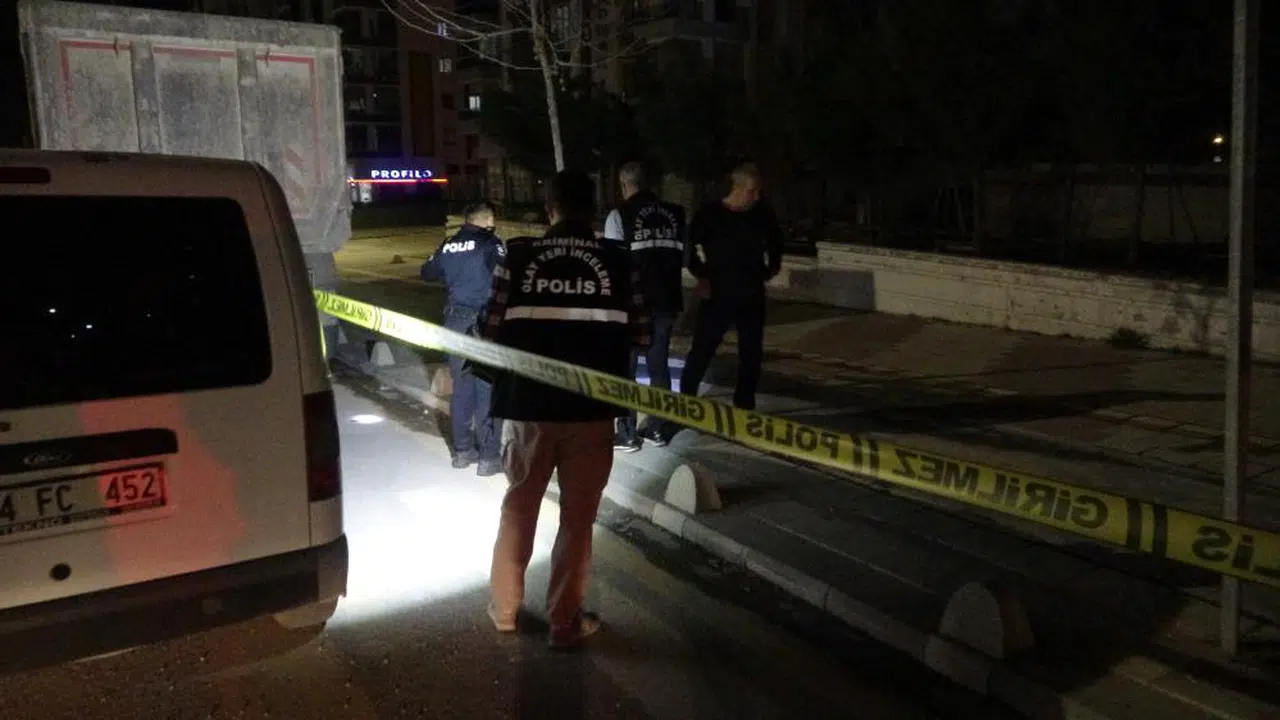 Aracıma su sıçrattın kavgası