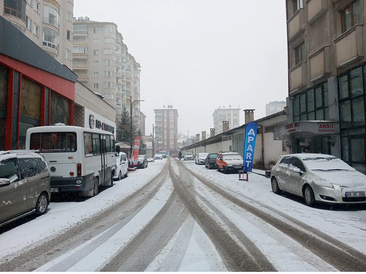 Sivas'ta Son Cemre Öncesi Kar Yağışı