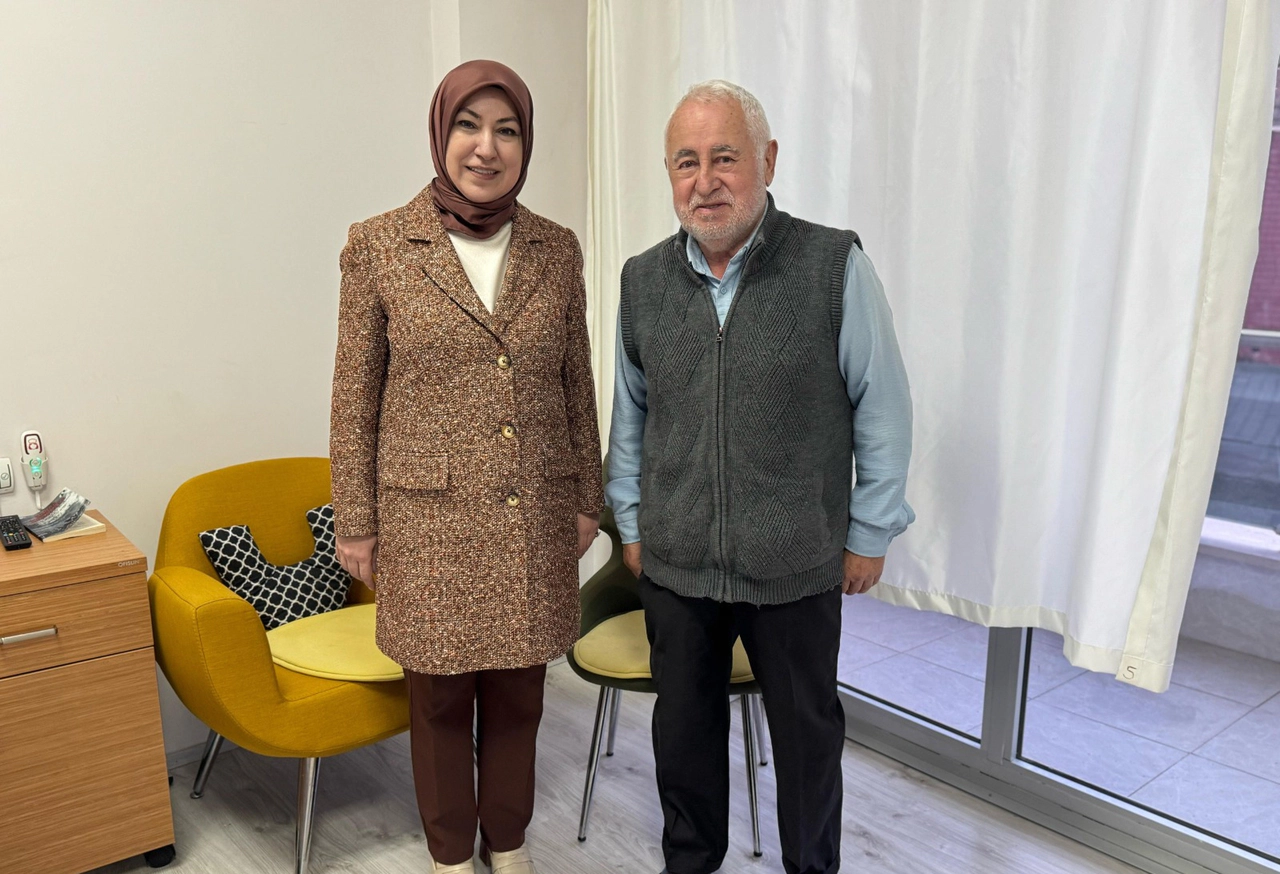 Milletvekili Toy, gönüllere giriyor, hayır duası alıyor