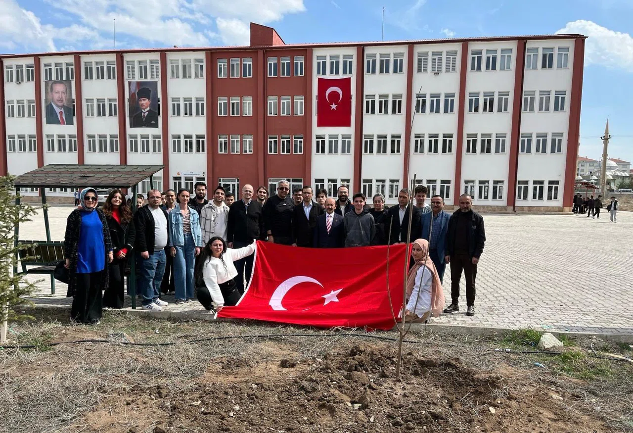 Sivas'ın O İlçesinde Çanakkale Şehitleri Anısına Fidan Dikildi