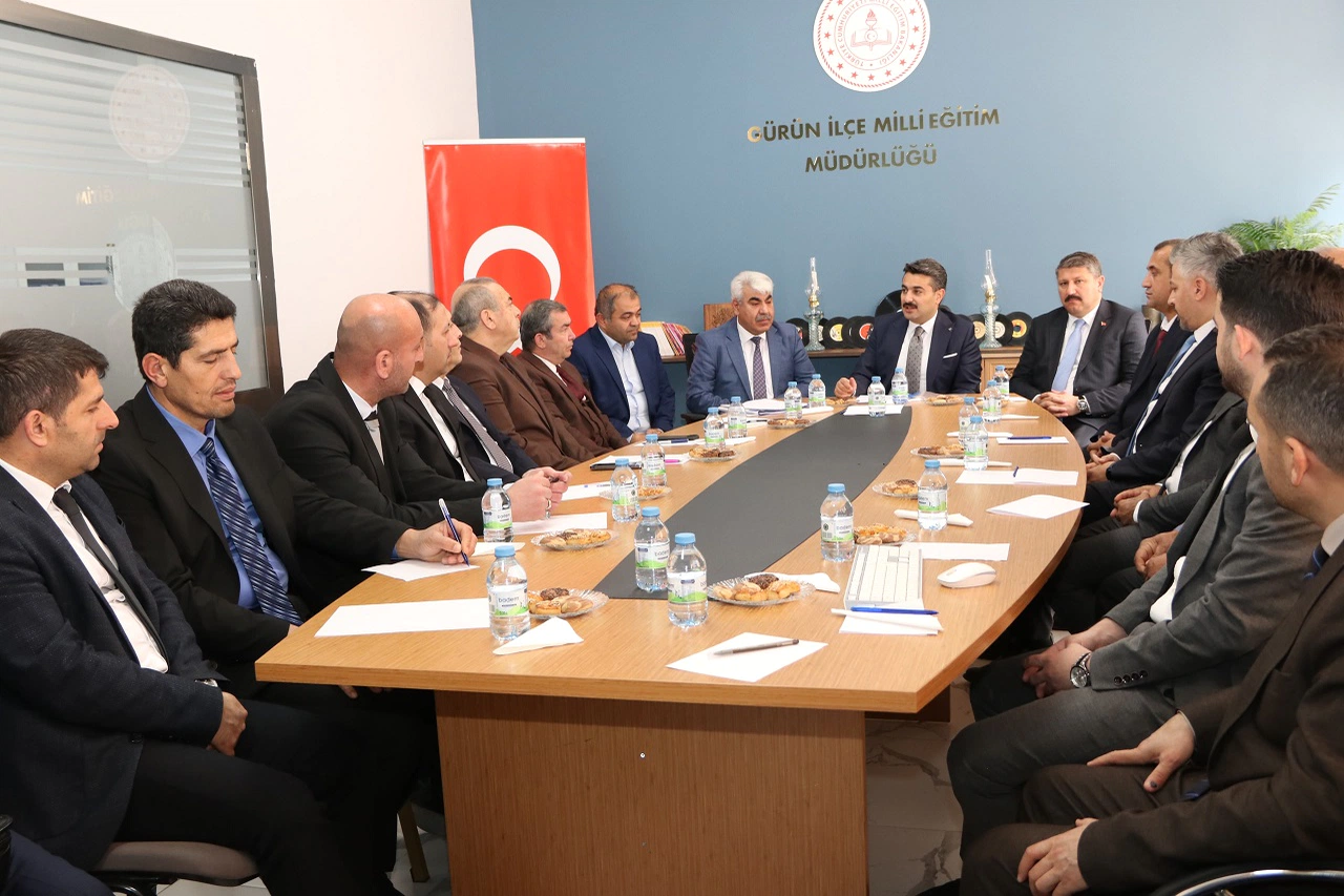 Erdoğan, Gürün’de eğitim değerlendirme toplantısına katıldı