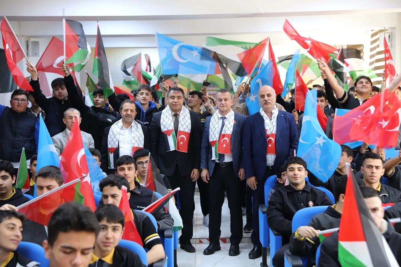 Sivas'a Filistinli öğrenciler insanlık dramını anlattılar