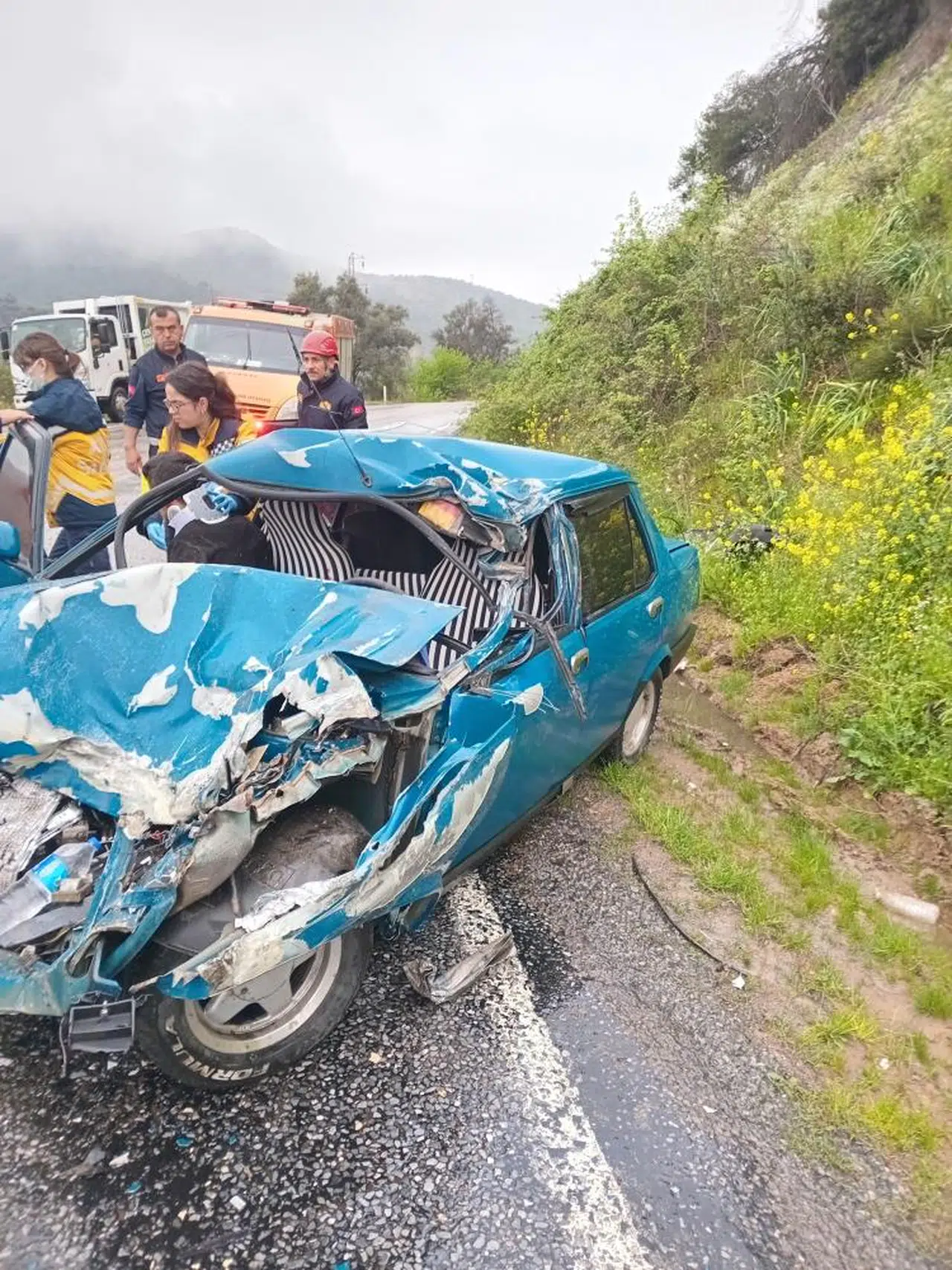 Sivas'ta görev yapan imam kaza geçirdi! Otomobil kağıt gibi ezildi