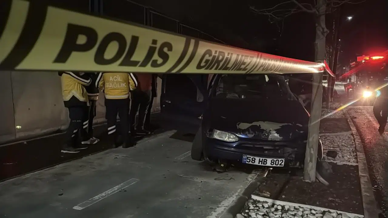 Önce ağaca ve direğe sonra duvara çarptı! Hayatını kaybetti