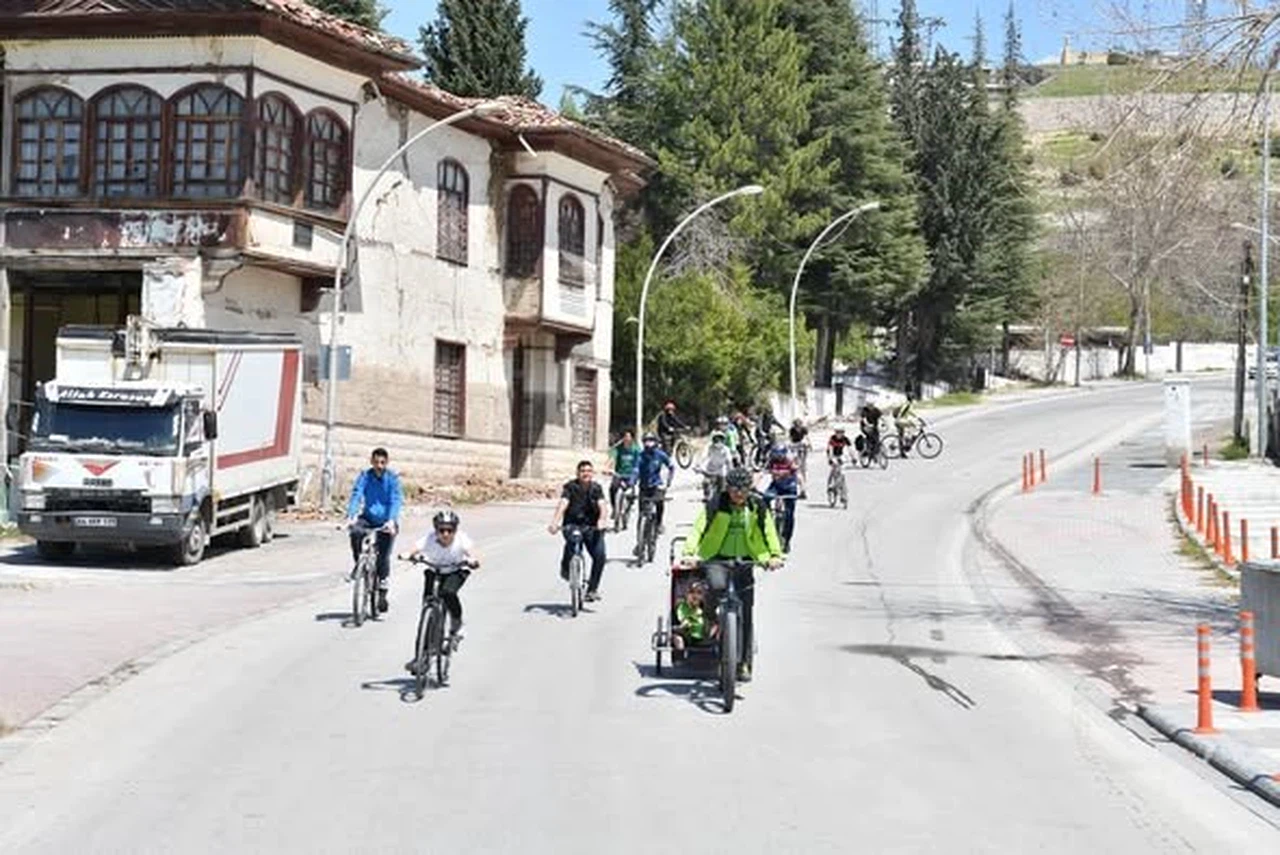 Pedallar bahar için çevrildi