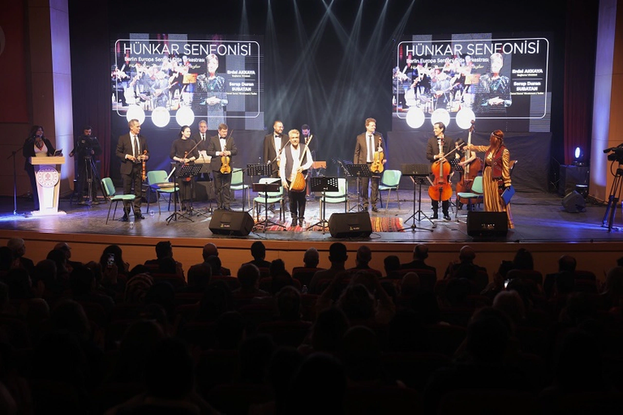 Senfoni ile bağlama buluştu! Sivas'ta o gece unutulmazdı