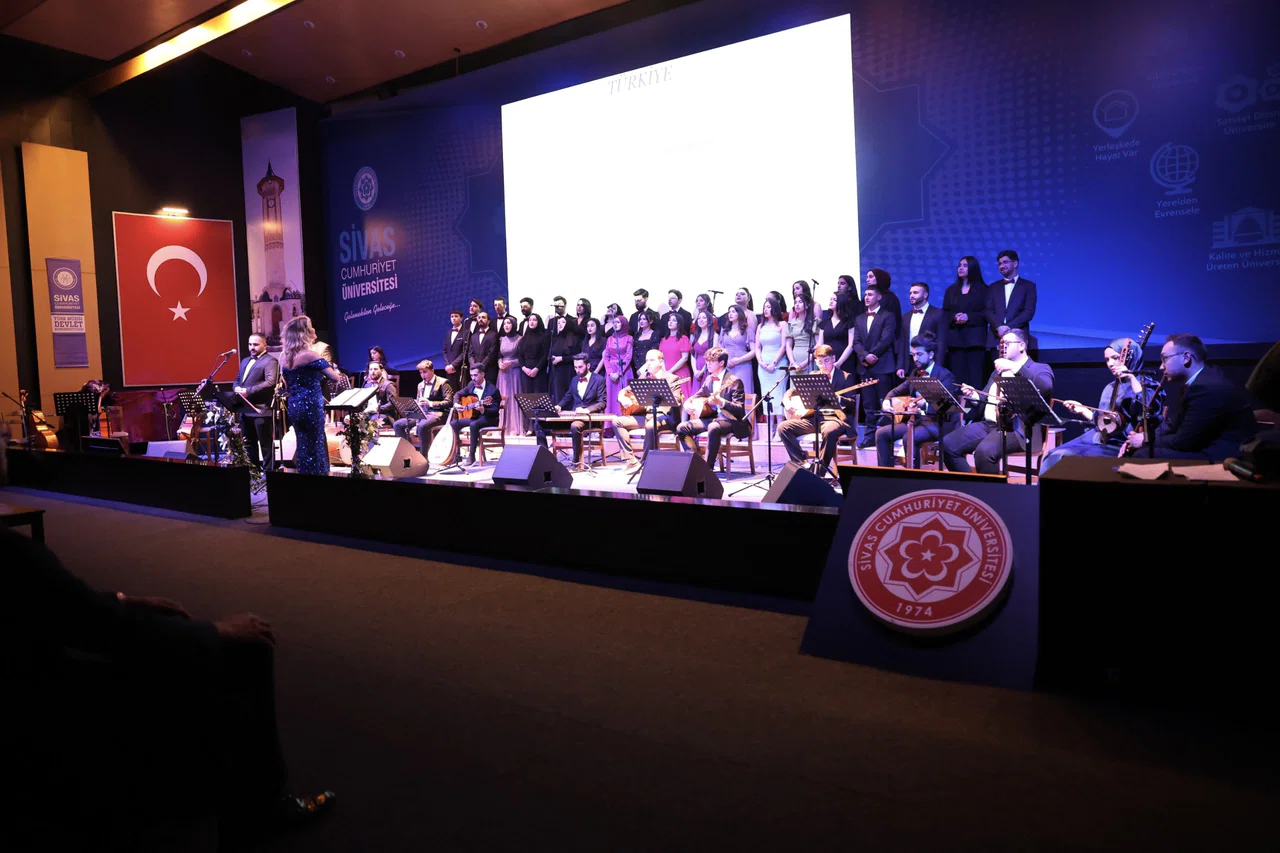 Sivas’ta unutulmaz Türk halk müziği gecesi