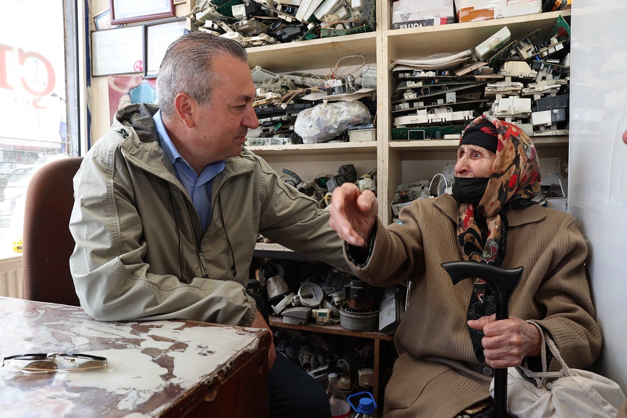 Başkan Uzun hangi esnafa misafir oldu? İşte samimi anlar