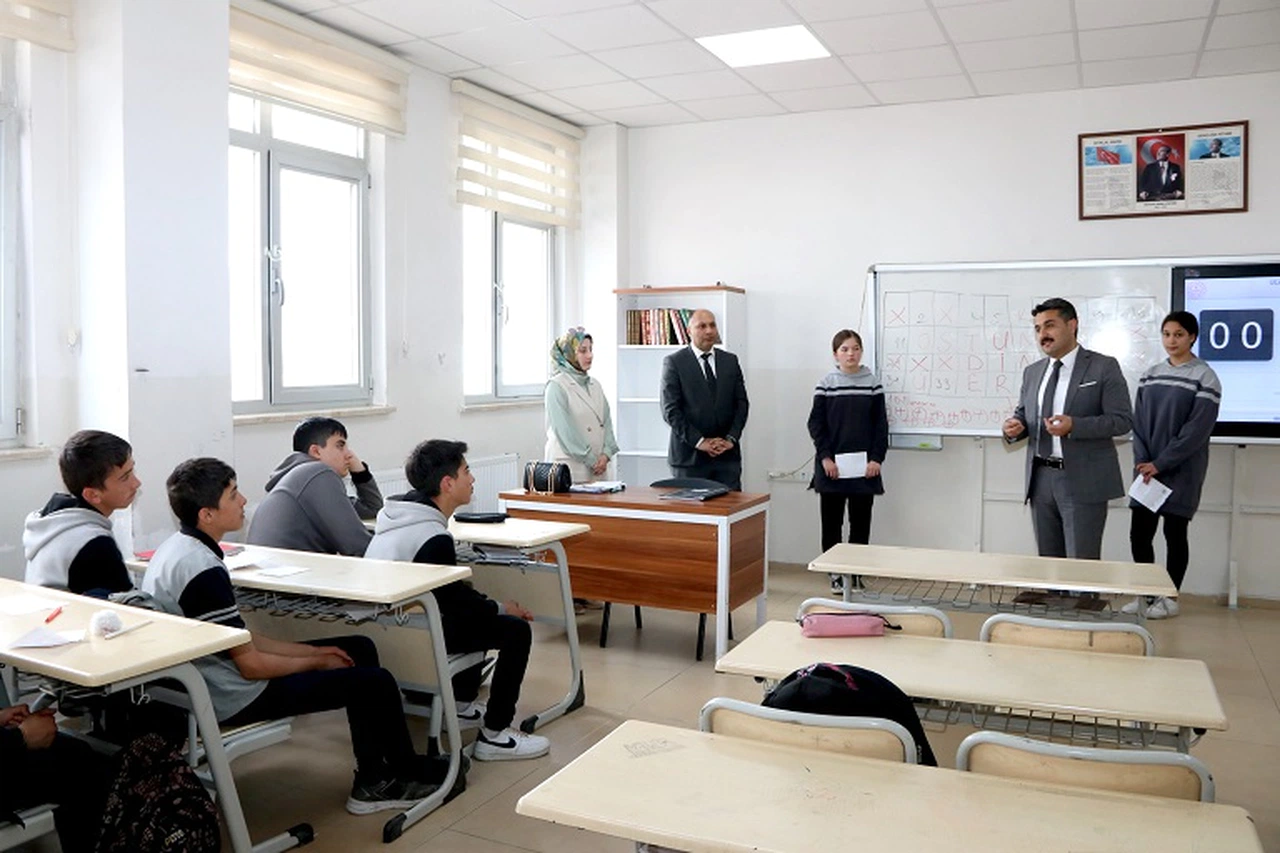 Fatih Erdoğan'dan Ulaş'ta okul ziyareti