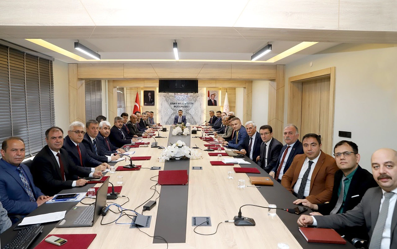 Sivas'ta öğrenciler kitap okuyacak