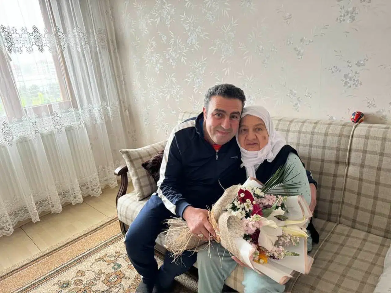 Hakan Demirgil'den en duygusal kutlama