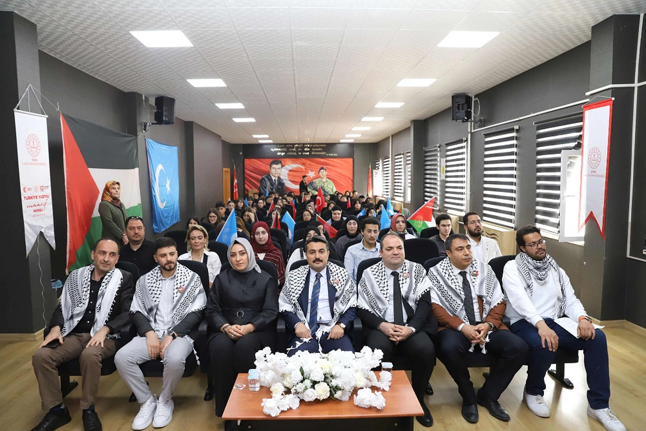 Filistin mezalimi Sivas okullarında anlatılıyor