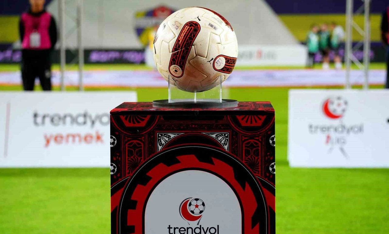 1'inci Lig'de kader günü! Süper Lig ve küme düşme hattı yanıyor