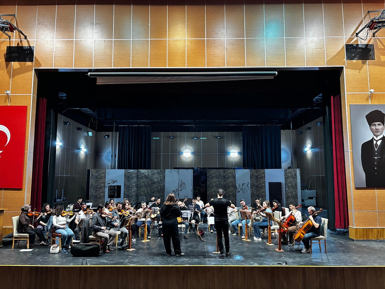 Sivas Kent Orkestrası İlk Konseriyle Sahnede