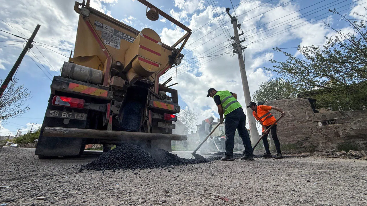 Sivas'ta fiber sonrası yol çilesine son! Ekipler sahada!