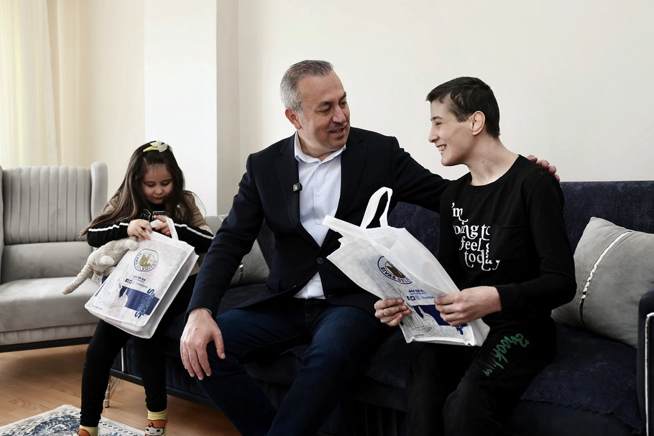 Sivas'ta gözler doldu Başkan Uzun'dan Kader'e büyük müjde