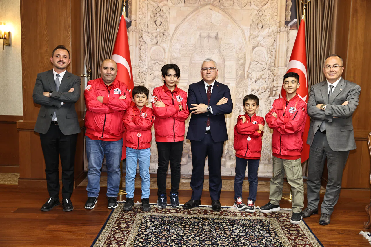 Kıbrıs dönüşü büyük gurur! O ödülle valiliğe çıktılar