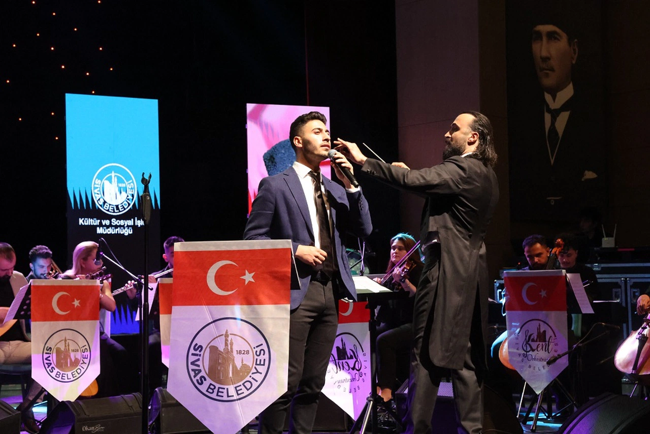 Sivas'taki O Konserde Marşlar Yürekleri Titretti!