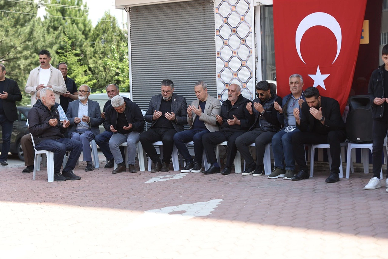 Başkan'dan şehit ailesine ziyaret