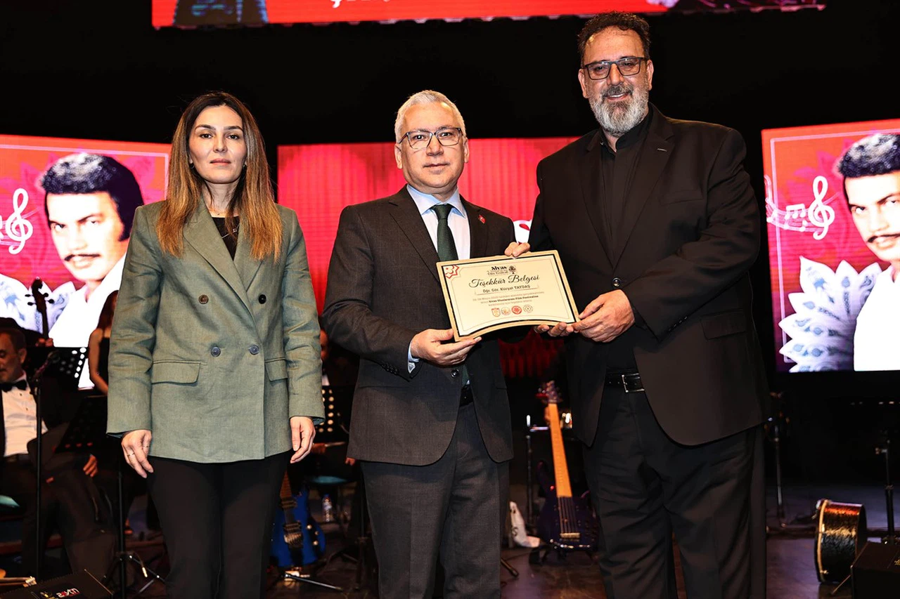 700 film arasından seçildiler: Sivas’ta ödüller verildi