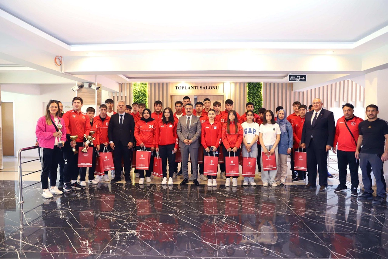 Sporda da başarılı öğrenciler ödüllendirildi