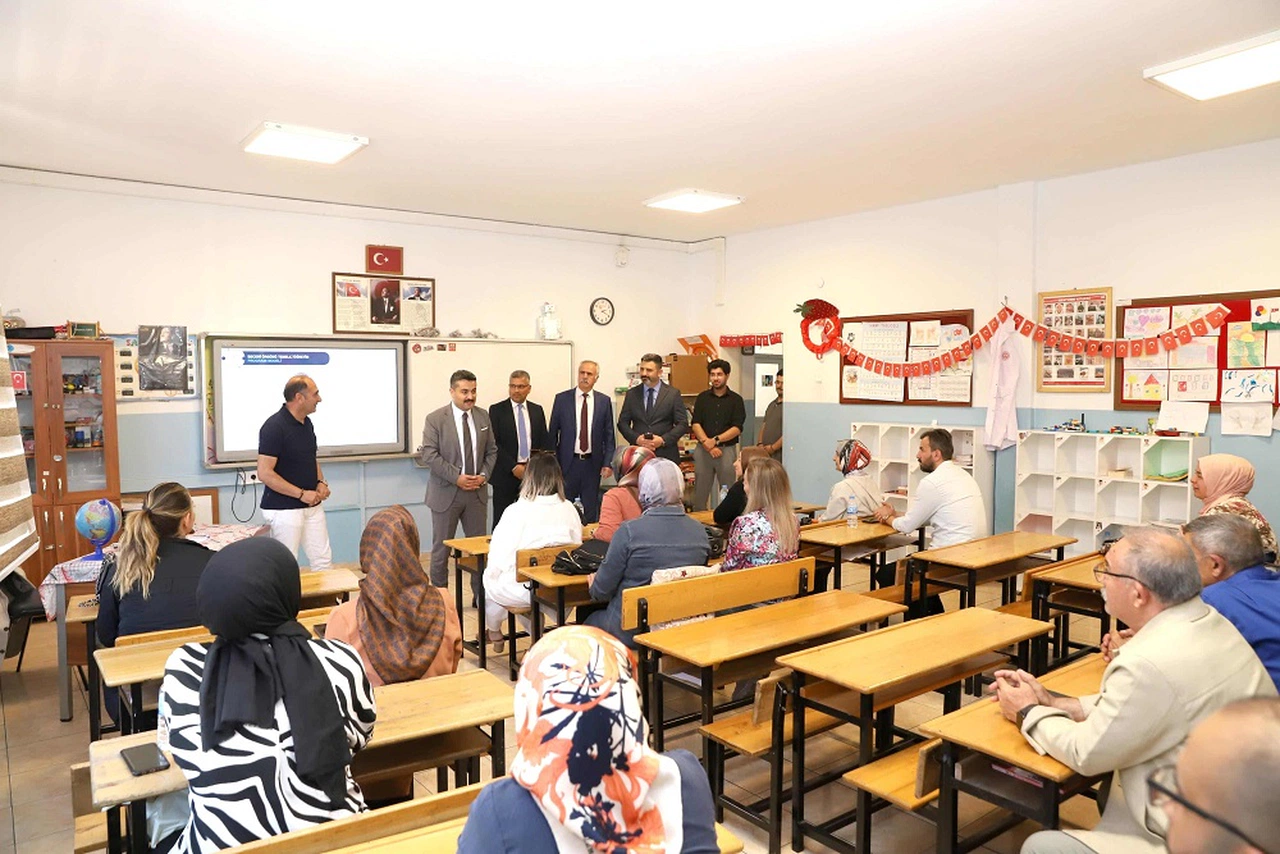 Bu seminerler branş öğretmenleri için