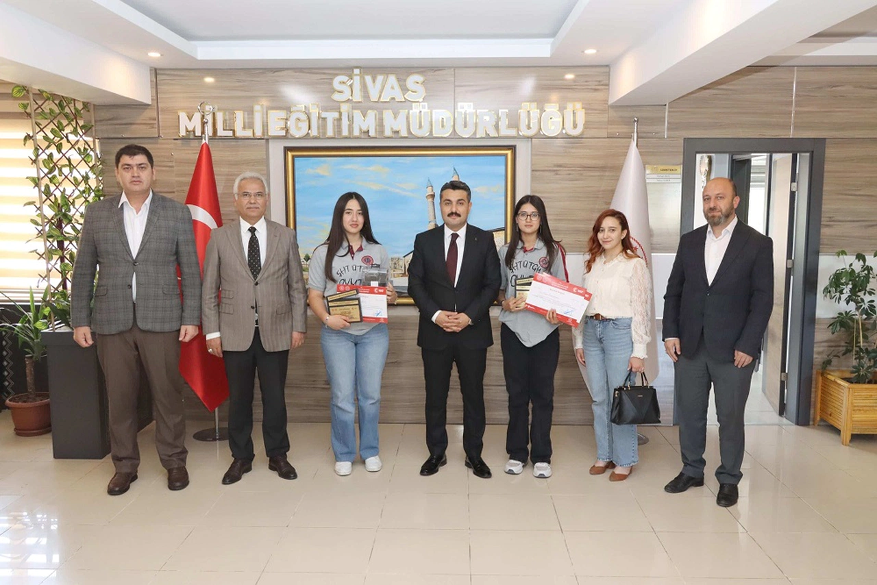 Film yarışmasında Sivas'ın gururu öğrenciler