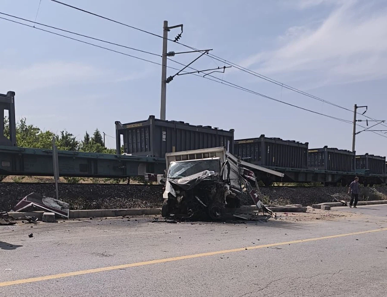 Sivas'tan Yola Çıkan Tren Kamyonete Çarptı!