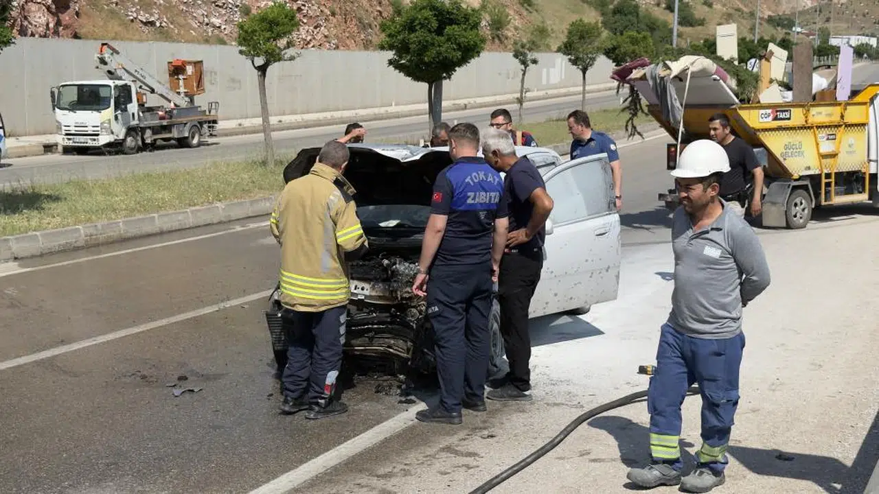 Sivas - Tokat Karayolunda Feci Kaza! 1'i Çocuk 3 Kişi Yaralı!