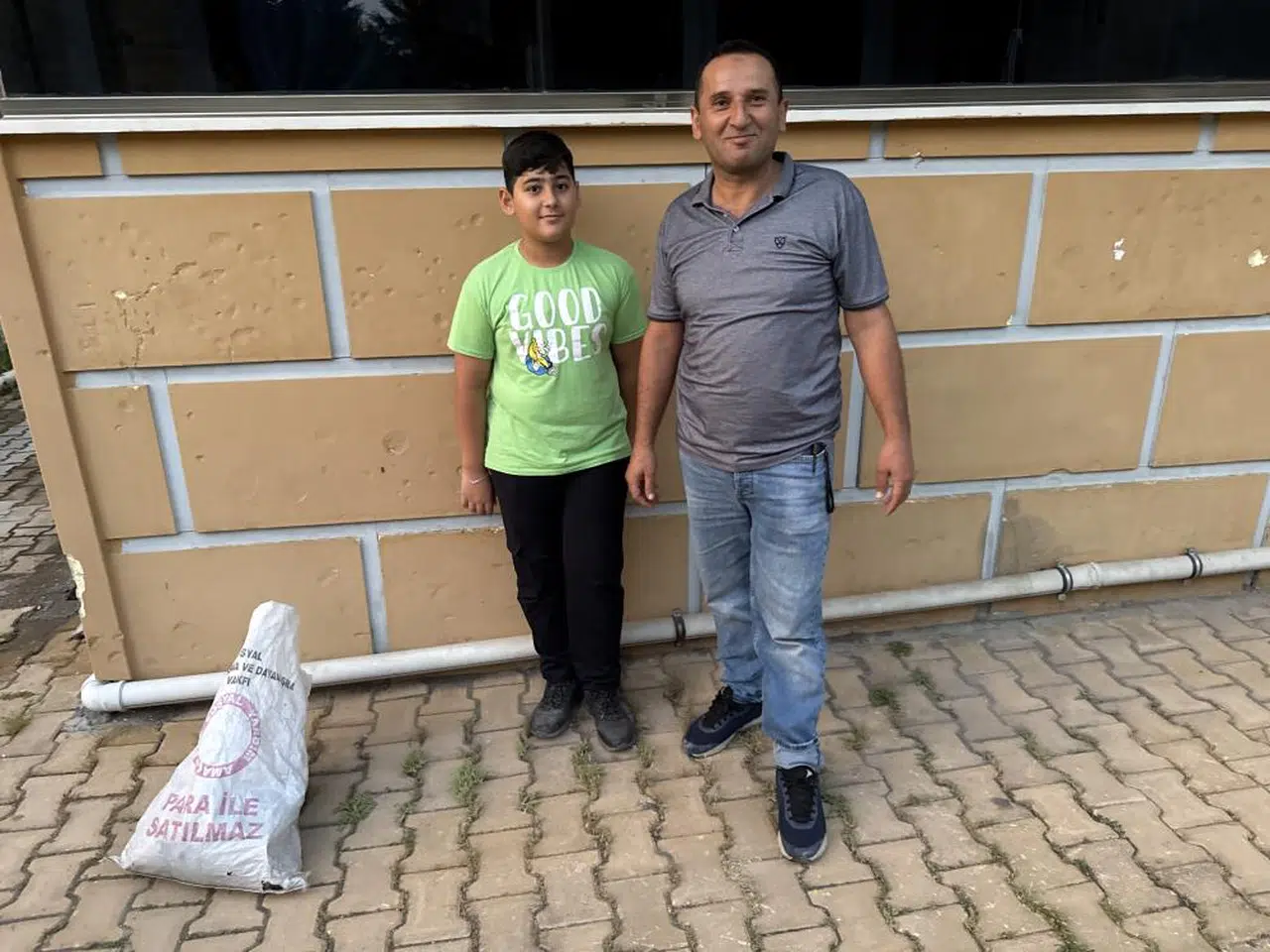 Mahsur Kalan Kuş İçin İtfaiyeyi Değil Onu Çağırdılar!