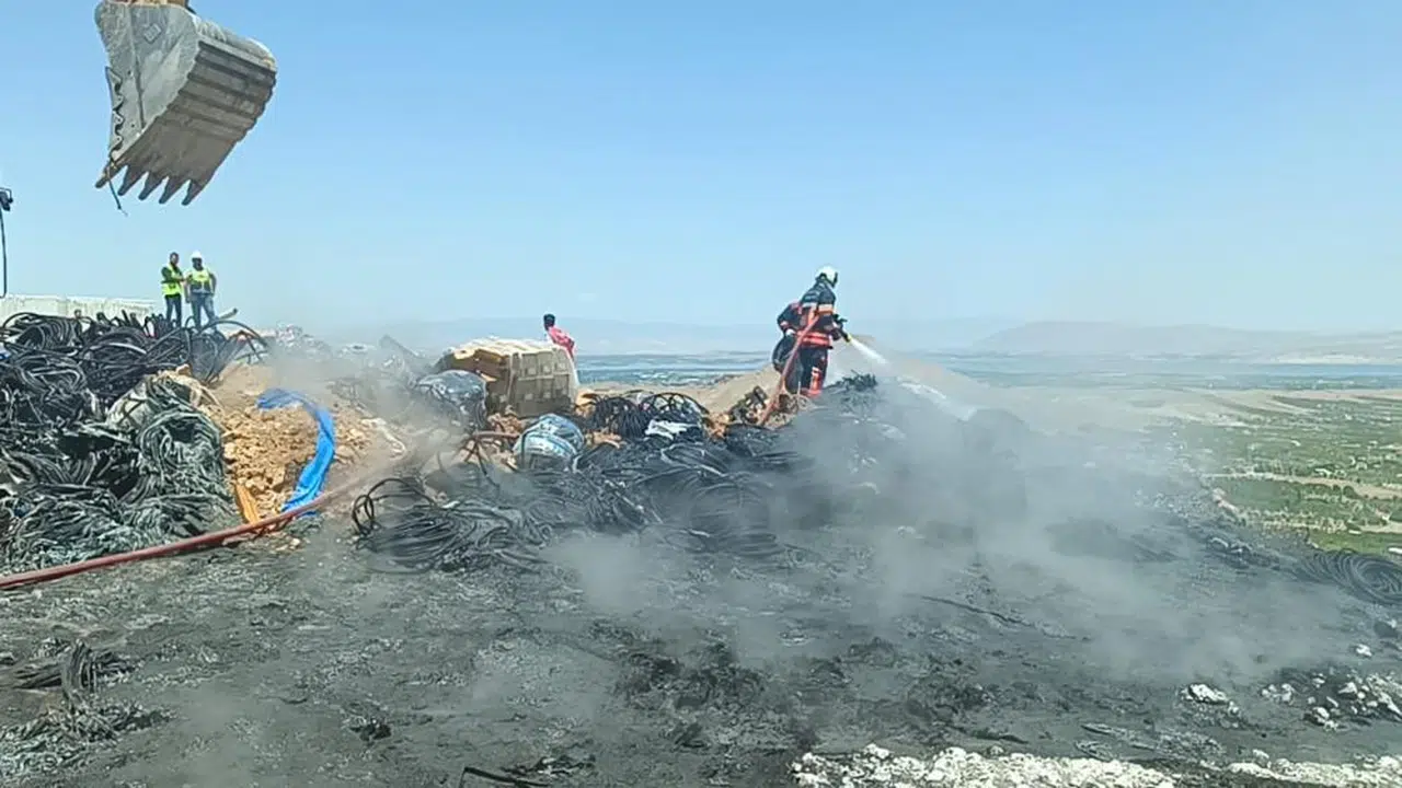 Şantiye ortasında korkutan yangın