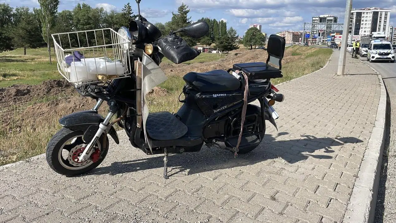 Sivas Trafiğinde Şok Anlar! Bir Kişi Hastaneye Kaldırıldı