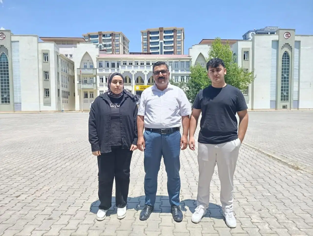 6 Üniversite Mezunu Baba Çocuklarıyla AYT Sınavında