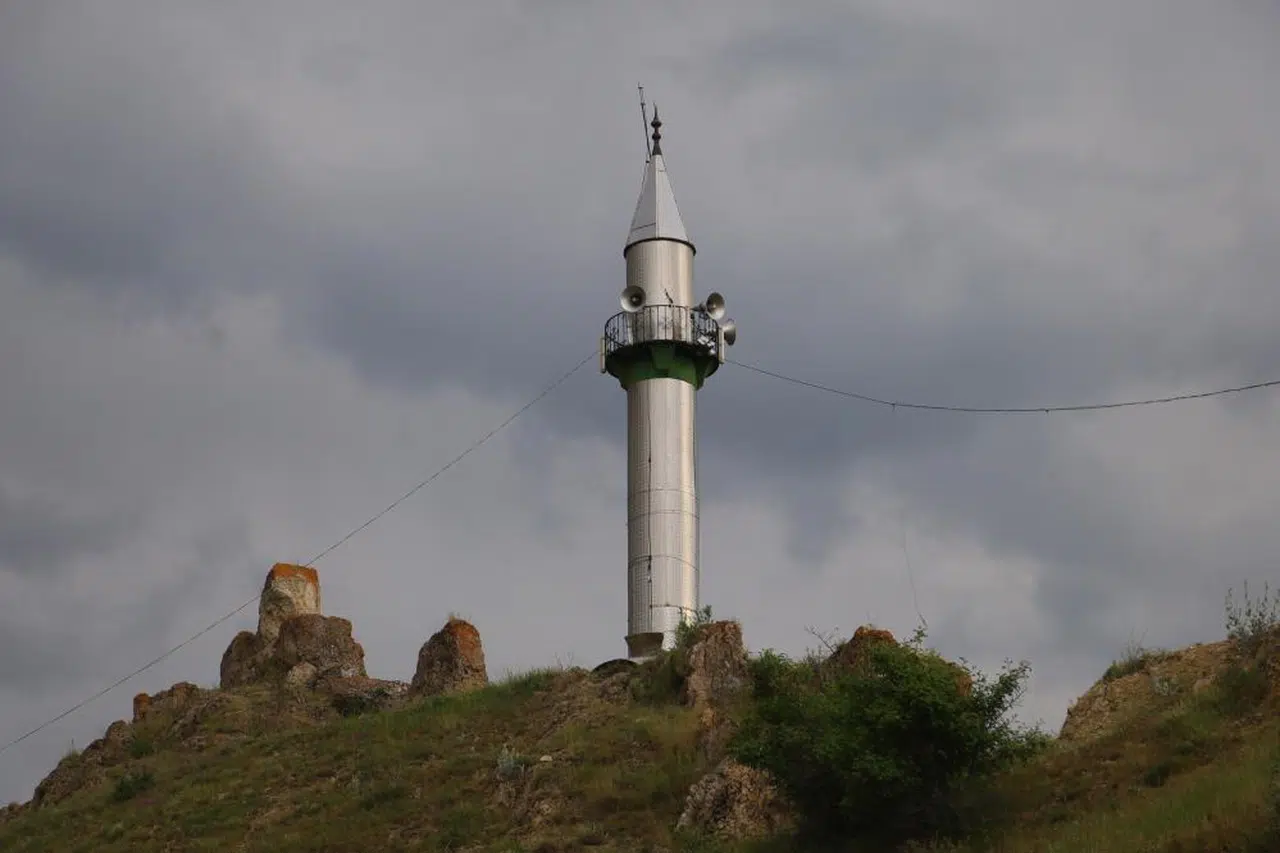 Sivas'taki Bu Köyde Minareyi Bulan Camiyi Bulamıyor!