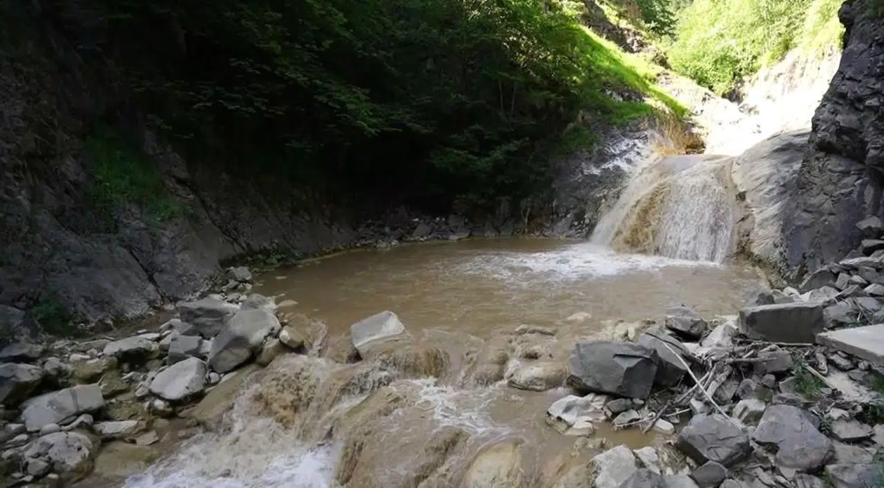 Mavi Göl'deki Çamur Neden Oluştu? Valilik Açıkladı