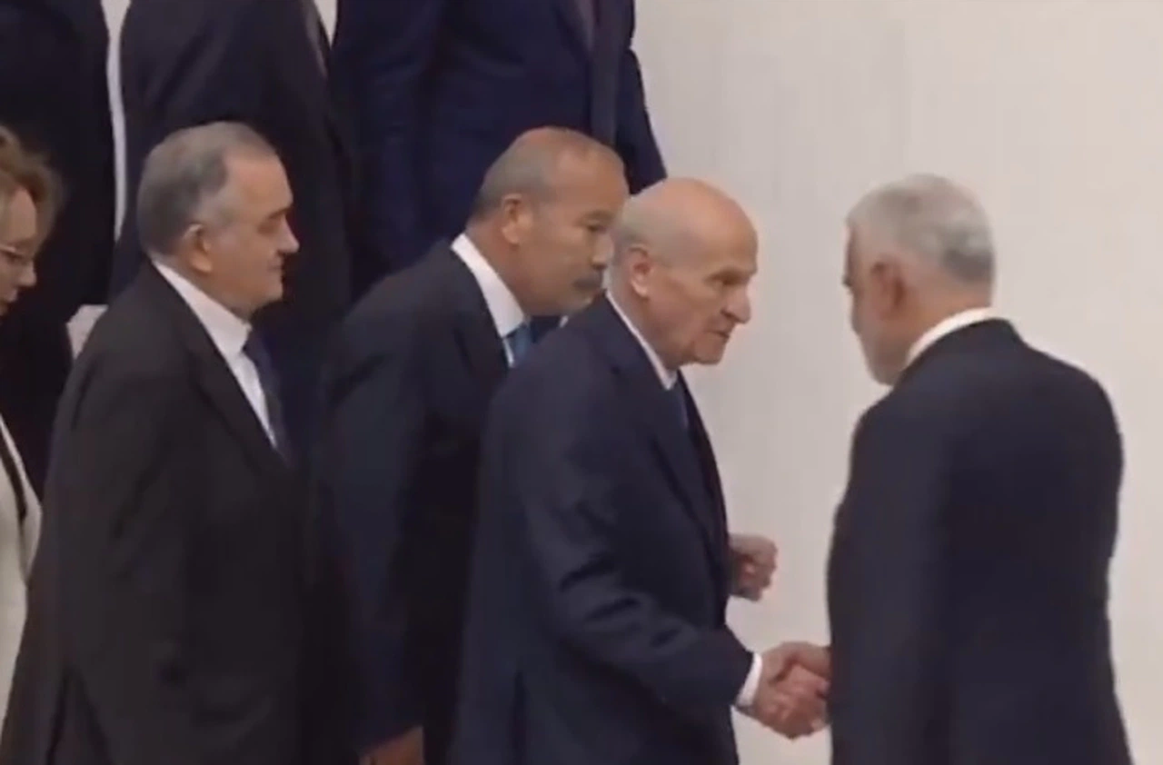 Meclis’te sürpriz selamlaşmalar