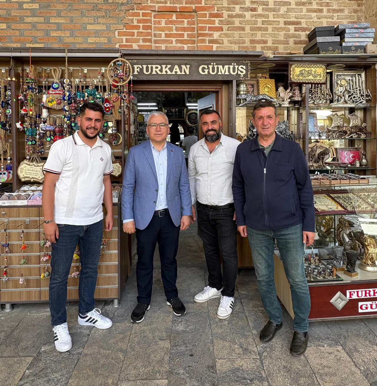 Sivas Valisi şehir merkezinde esnaflarla görüştü