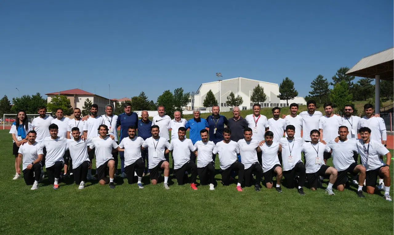 Genç futbolcular için umut: Sivas’ta önemli bir kurs başladı