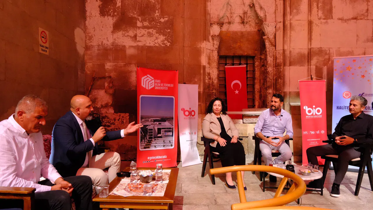 Sivas’ta asırlık yapıda geleceğin bilimi konuşuldu