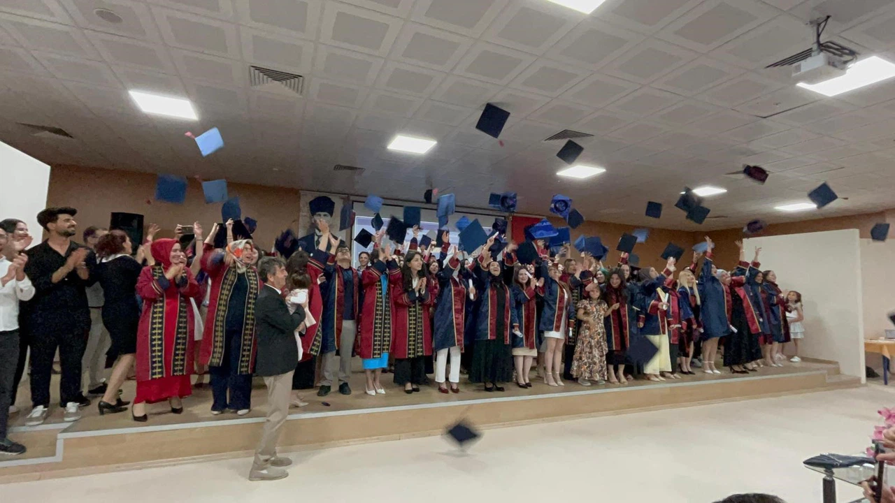 Suşehri’nde Duygusal Mezuniyet! O Anlar Hafızalara Kazındı